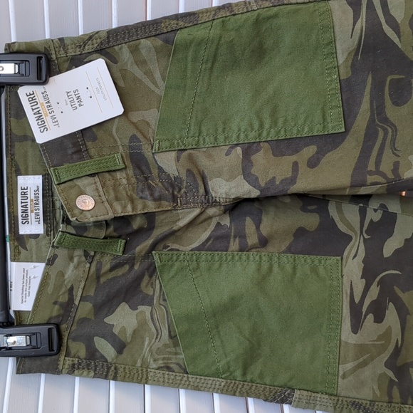 NWT Signature by Levi Strauss & Co Boys Camo Utility Pants 6 Regular - Picture 2 of 9
